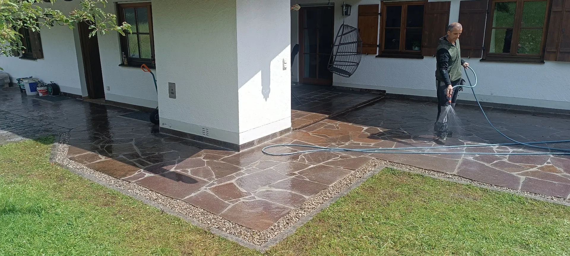 Terrassenverlegung mit Naturstein